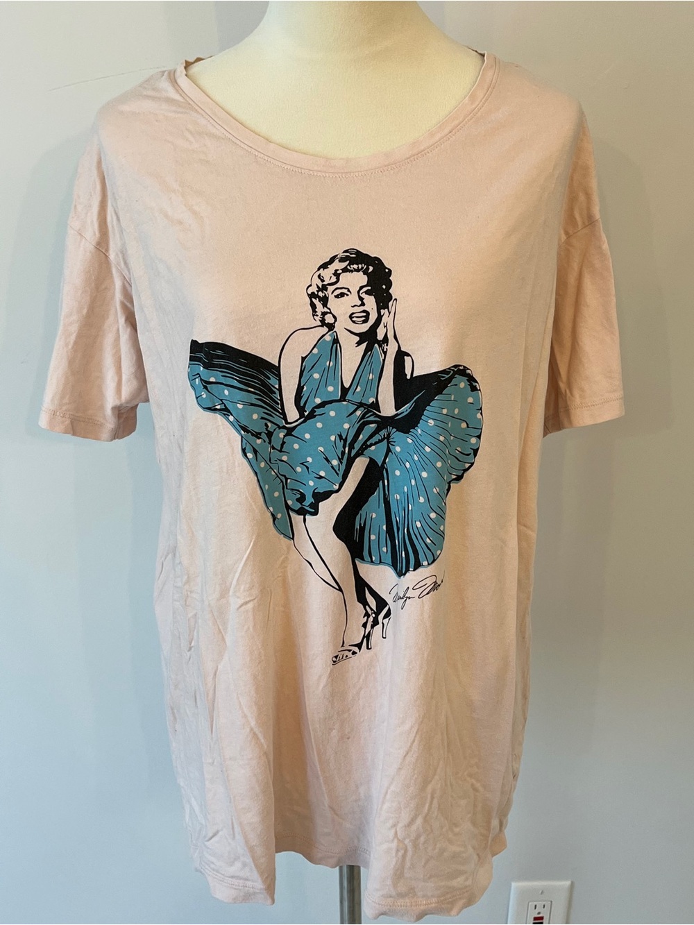 Uniqlo Pink Short-Sleeve Tee with Blue Marilyn Graphic